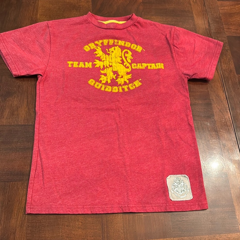 Harry Potter Gryffindor Quidditch Team Captain T-Shirt Youth Size Small